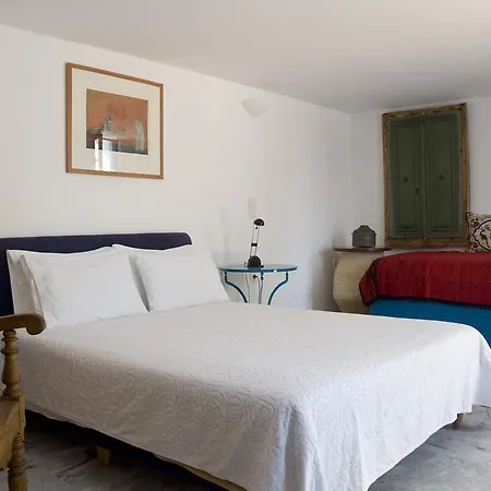 τhe White Apartment