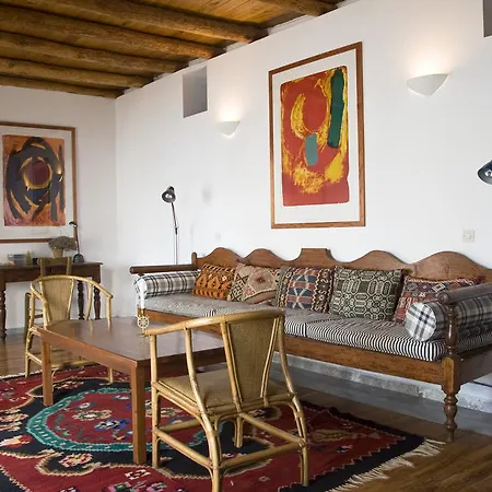 τhe White Apartment *