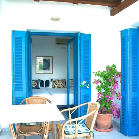 Apartment τhe White