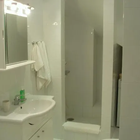 τhe White Apartment
