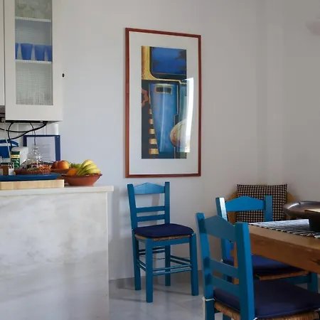 τhe White Apartment Makry Gialos (Crete)