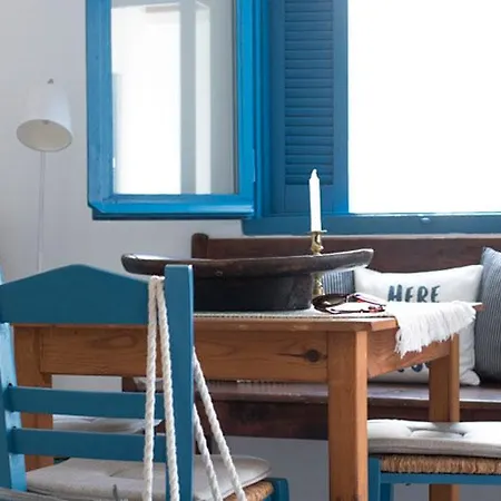 τhe White Apartment